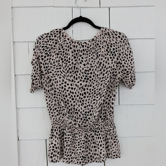 H&M Women's Sz 4 Peplum Short Tie Sleeve Round Keyhole Neck Animal Geo Print Top - Picture 2 of 6